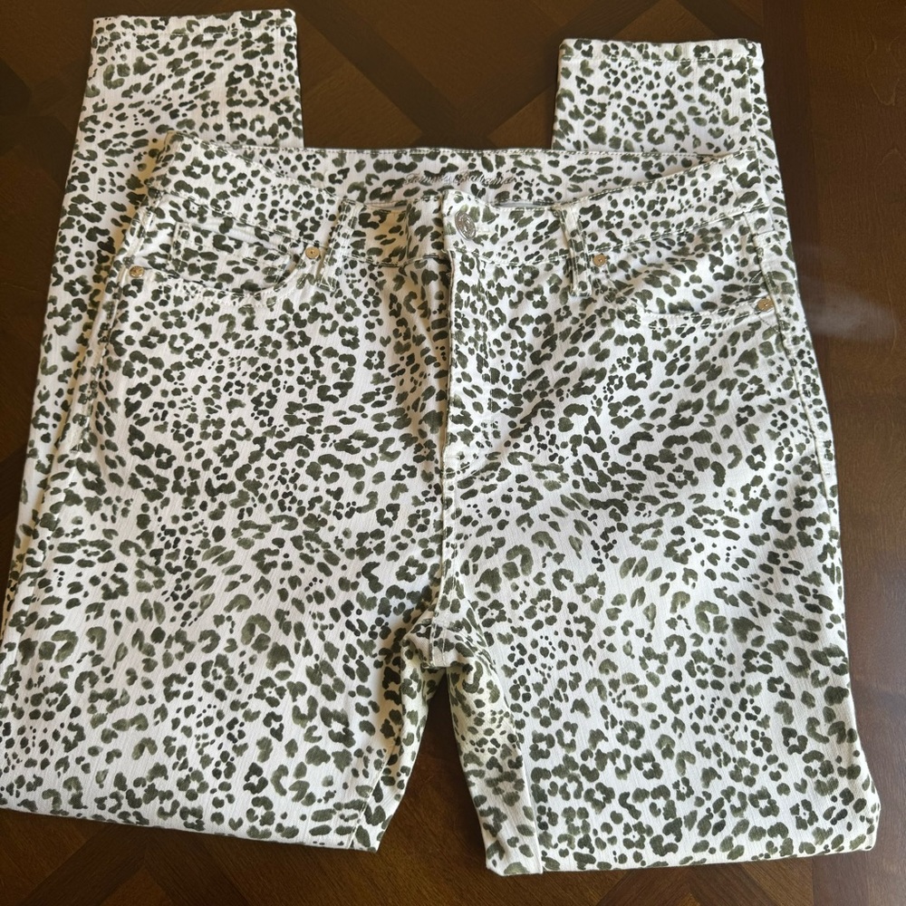 Tommy Bahama cheetah Jeans EUC